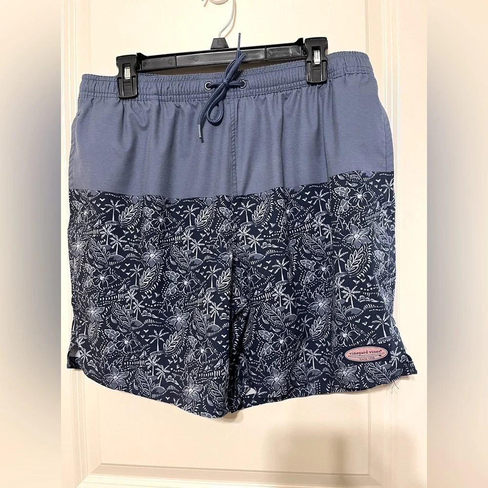 Vineyard Vines Swim Trunks Mens Sz Large Tropical Print Board Shorts Polyester